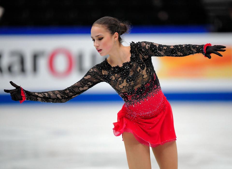 フリーに向けて公式練習で調整するザギトワ＝さいたまスーパーアリーナ（撮影・堀内翔）