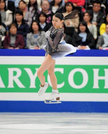 フリー冒頭でトリプルアクセルを決める紀平梨花＝さいたまスーパーアリーナ（撮影・堀内翔）