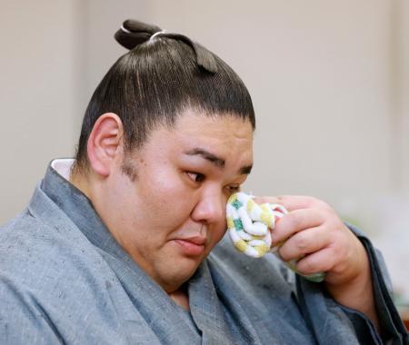 【写真】引退会見で号泣する元幕内・天鎧鵬