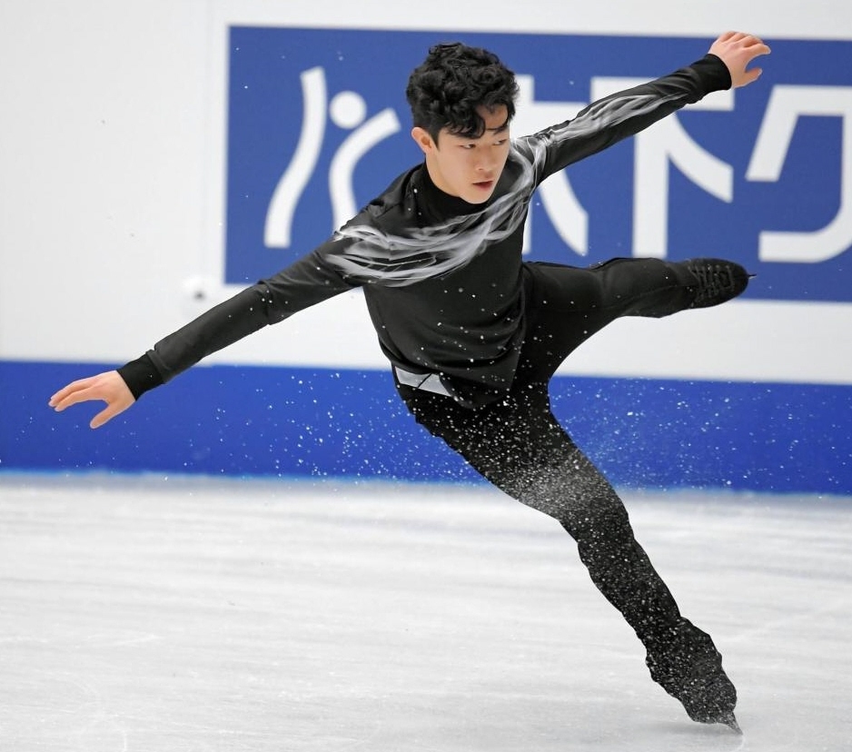 　フリーに向けて公式練習でジャンプの着氷を決めるネーサン・チェン＝さいたまスーパーアリーナ（撮影・堀内翔）