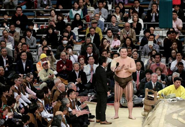 日本相撲協会、三本締めの白鵬を事情聴取　横綱「大変申し訳ない」