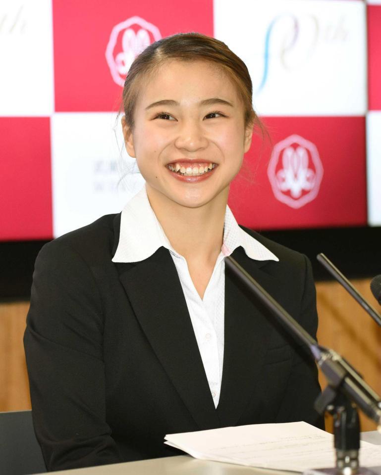 　武庫川女大短大への入学を発表し、笑顔を見せる体操女子の杉原愛子