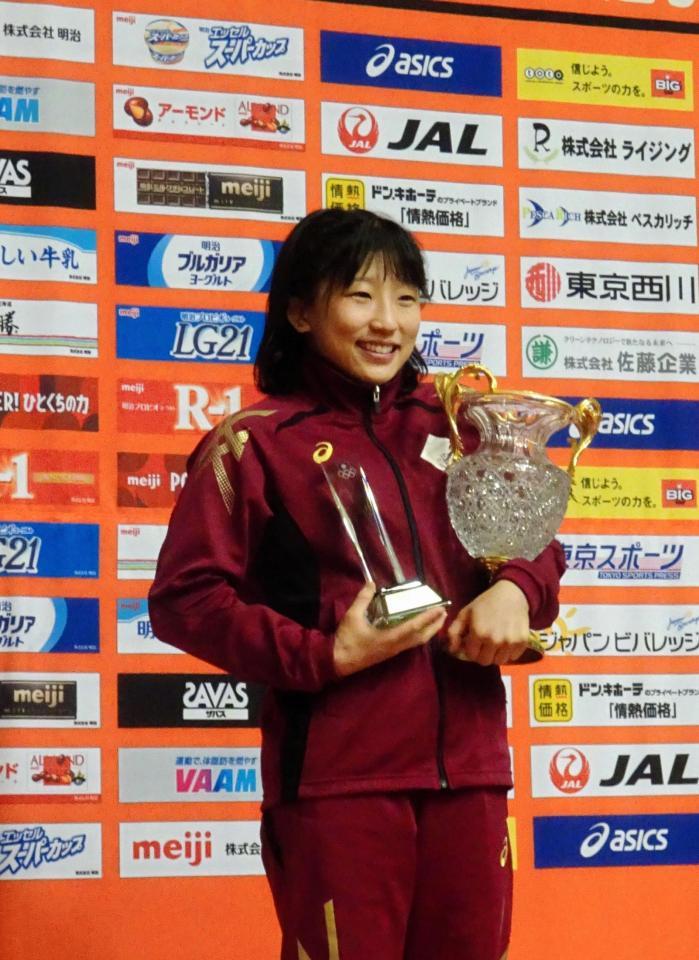 レスリング須崎優衣が復帰戦でV 辛勝に悔し泣き「初めて ...