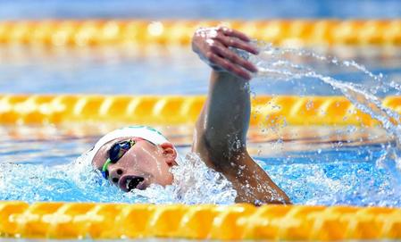 予選で力泳する大橋悠依＝東京辰巳国際水泳場（撮影・中田匡峻）