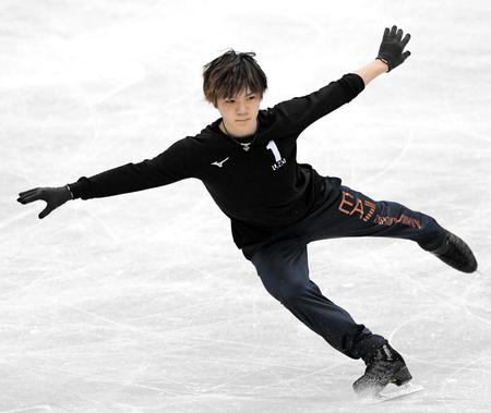 　エキシビションに向けた練習でジャンプの着氷に成功する宇野昌磨