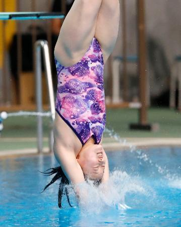 　女子３メートル板飛び込みで優勝した三上紗也可＝東京辰巳国際水泳場