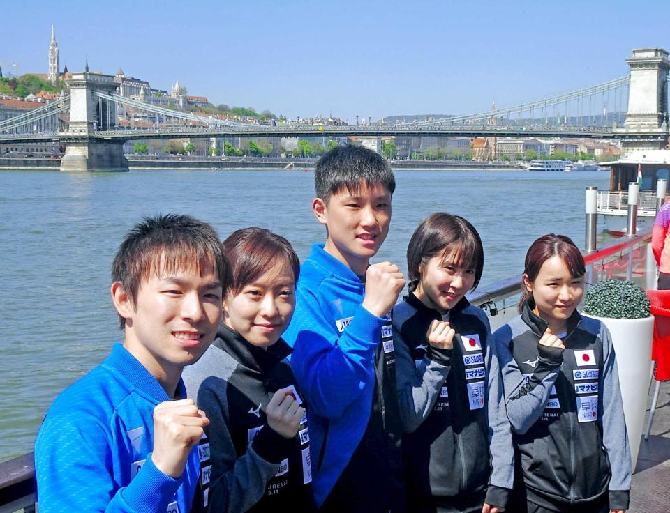 　ハンガリーのドナウ川付近で組み合わせ抽選に臨んだ日本代表の（左から）丹羽、石川、張本、平野、伊藤