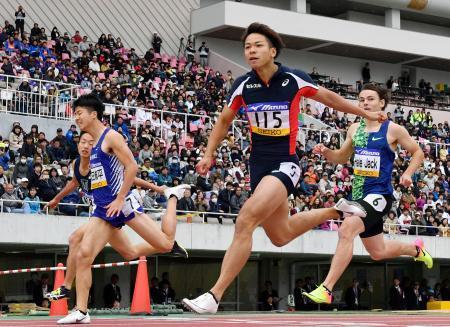 　男子１００メートル決勝　１０秒１９で優勝した白石黄良々（手前）。左から２人目は２位の多田修平＝エディオンスタジアム広島
