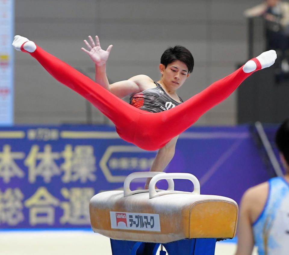 決勝　あん馬の演技をする谷川翔＝高崎アリーナ（撮影・堀内翔）