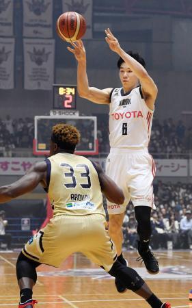 バスケ、Ａ東京と千葉が先勝 Ｂリーグ準決勝