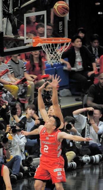 Ｂリーグ決勝は実力伯仲　Ａ東京が２点リードで後半へ