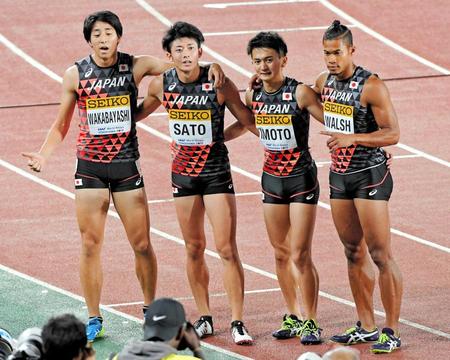 　決勝に進出した（右から）ウォルシュ、井本、佐藤、若林の日本チーム