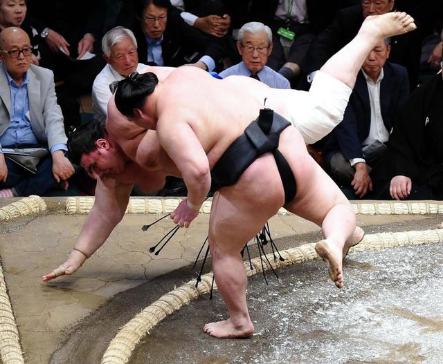 上位陣は安泰　鶴竜、貴景勝、豪栄道も２連勝【夏場所２日目】