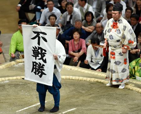 相撲協会幹部、貴景勝に奮起促す 右膝負傷で５日目休場