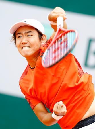 テニス、西岡良仁が初勝利 全仏オープン第３日