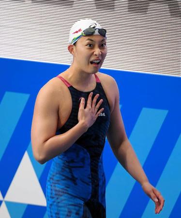 女子１００ｍ平泳ぎ予選を終えた鈴木聡美＝東京辰己国際水泳場（撮影・堀内翔）