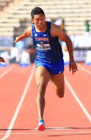 　男子１００メートル準決勝　追い風２・４メートルの参考記録で９秒９６をマークしたサニブラウン・ハキーム＝オースティン（共同）