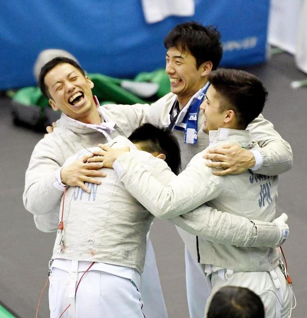フェンシング男子サーブル団体５年ぶり３位　世界１位韓国に惜敗も自信
