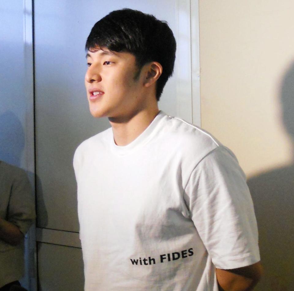 　取材に応じる瀬戸大也