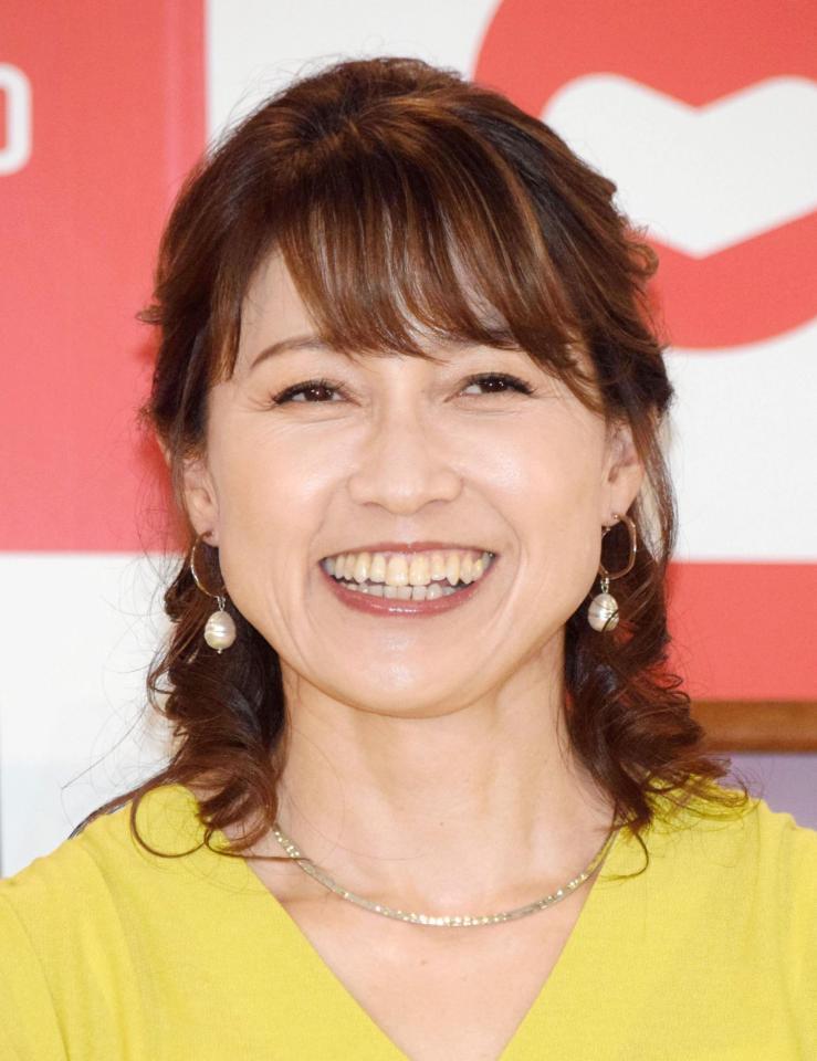 “現役復帰”とマスターズでの世界記録更新を宣言した岡崎朋美＝東京・吉本興業東京本社