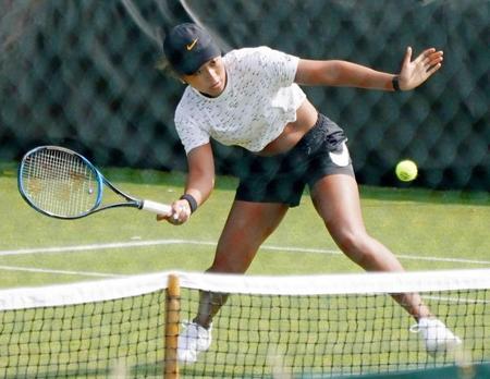 　調整する大坂なおみ（共同）