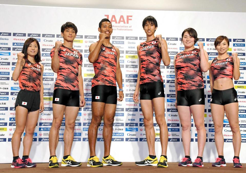 　ドーハで開催される世界選手権に向けて新ユニフォームを披露する（左から）鍋島莉奈、橋岡優輝、サニブラウン・ハキーム、戸辺直人、北口榛花、木村文子（撮影・堀内翔）