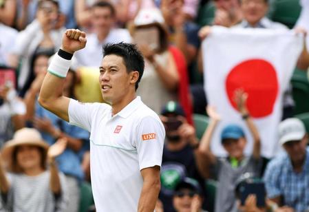 　１６強入りを決め、ガッツポーズする錦織圭（ゲッティ＝共同）