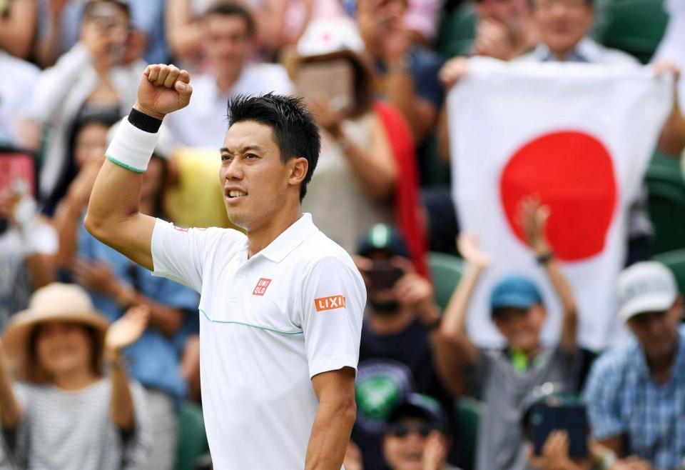 　１６強入りを決め、ガッツポーズする錦織圭（ゲッティ＝共同）