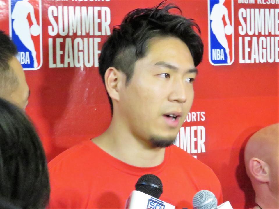 試合を振り返る比江島（撮影・小林信行）