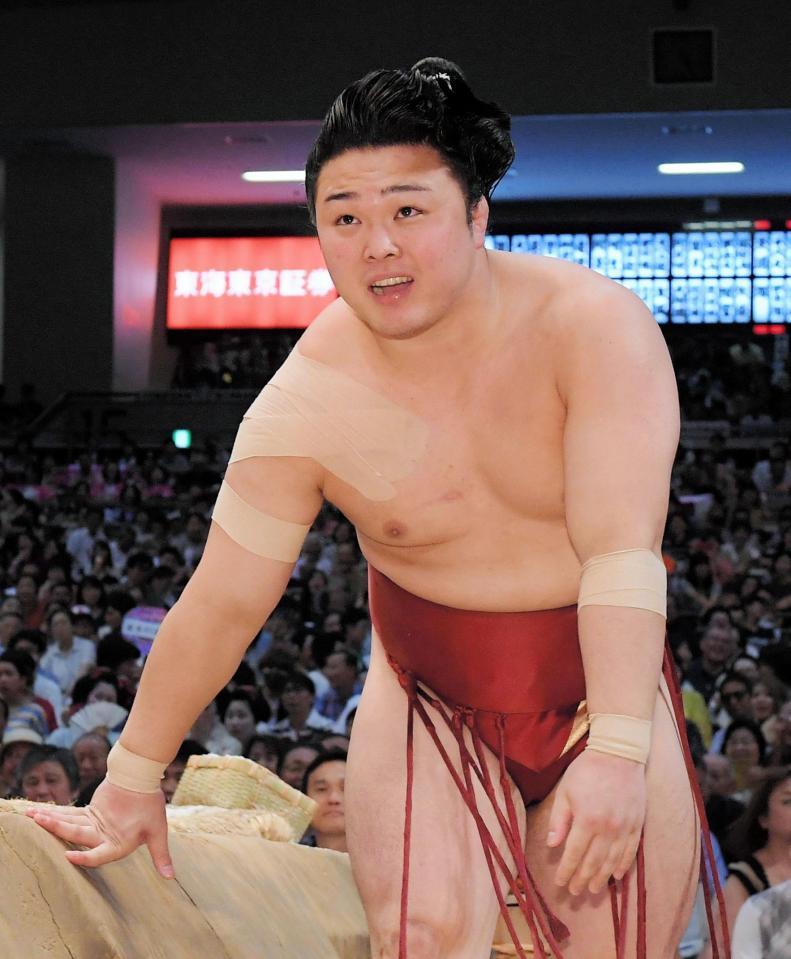 炎鵬 中学同級生対決で吹っ飛ばされた 輝との身長差25センチ スポーツ デイリースポーツ Online 炎鵬 中学同級生対決で吹っ飛ばされた 輝との身長差25センチ スポーツ デイリースポーツ Online
