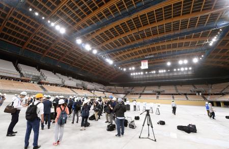 　報道陣に公開された、建設中の有明体操競技場＝２２日午後、東京都江東区