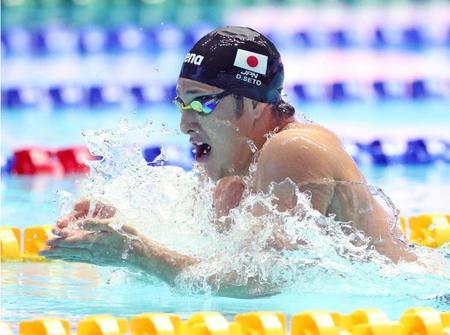 　男子４００メートル個人メドレー決勝で力泳する瀬戸大也の平泳ぎ