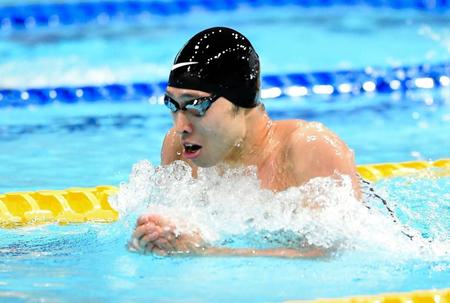 ２００メートル個人メドレーで力強い泳ぎを見せる萩野公介＝東京辰巳国際水泳場（撮影・開出牧）