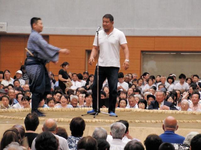 大相撲４０年ぶり東金巡業に永田裕志登場　土俵に上がりあいさつ