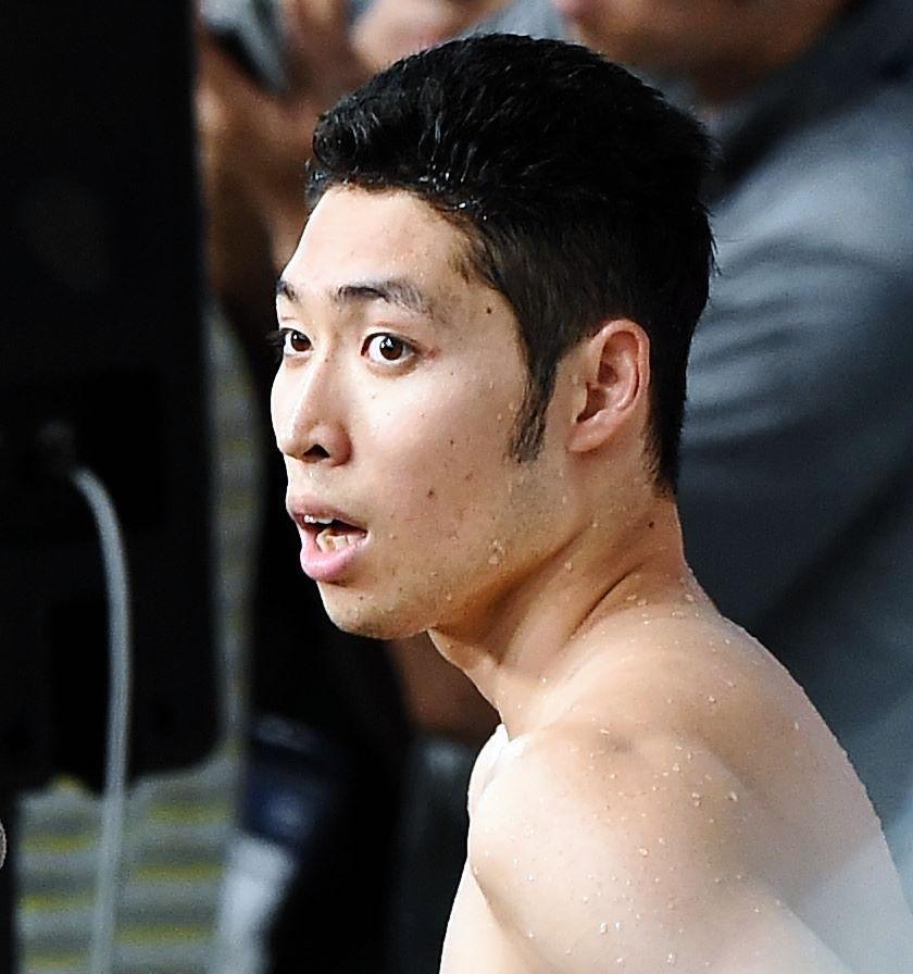 男子２００メートル自由形予選を終え取材に応じる萩野公介＝東京辰巳国際水泳場（撮影・開出牧）