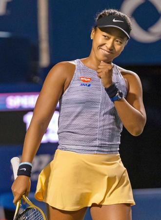 　シュビオンテクに勝利し、ガッツポーズする大坂なおみ（共同）