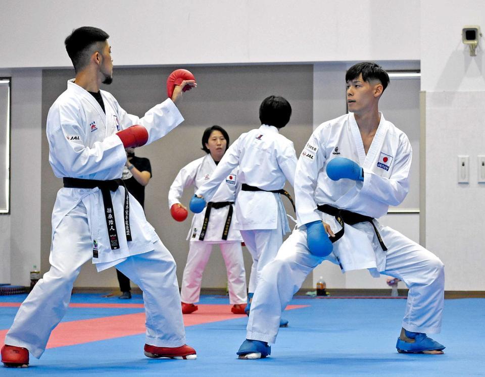 　プレミアリーグ東京大会で金メダルを宣言した西村拳