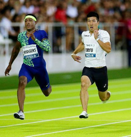 　男子１００メートル決勝　１０秒０８で４位の桐生祥秀（右）＝マドリード（ＡＰ＝共同）