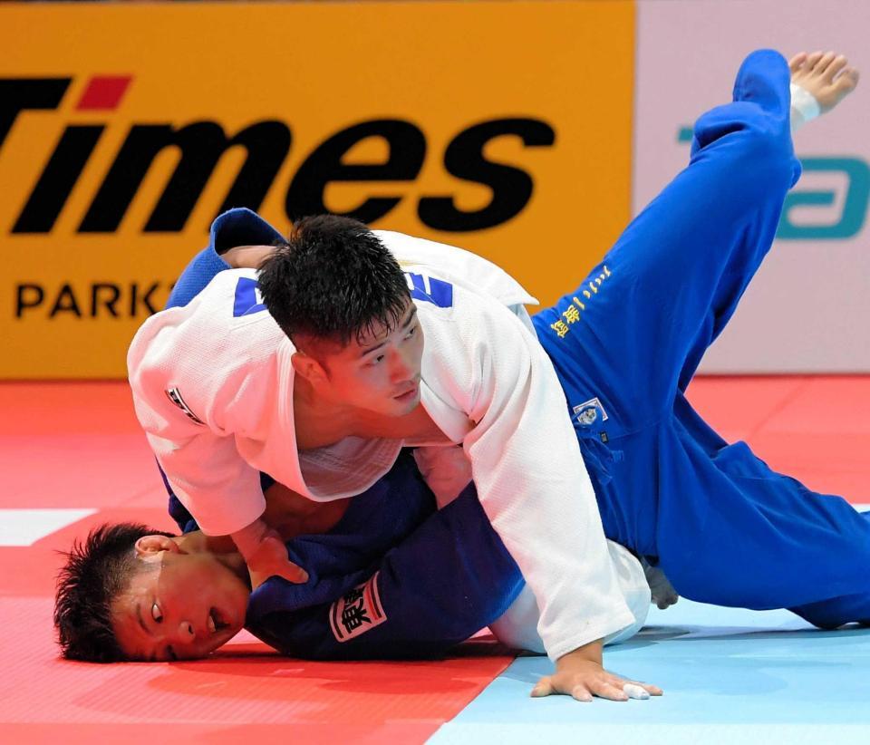 　準決勝で丸山城志郎が阿部一二三（下）を破る
