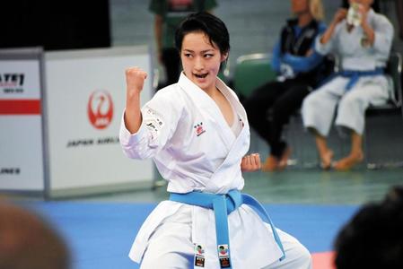 演舞する清水希容＝日本武道館（撮影・國島紗希）