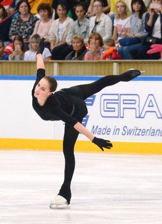 　今季のフリーの演技を一般公開するフィギュアスケート女子ロシアのアリーナ・ザギトワ＝モスクワ（共同）