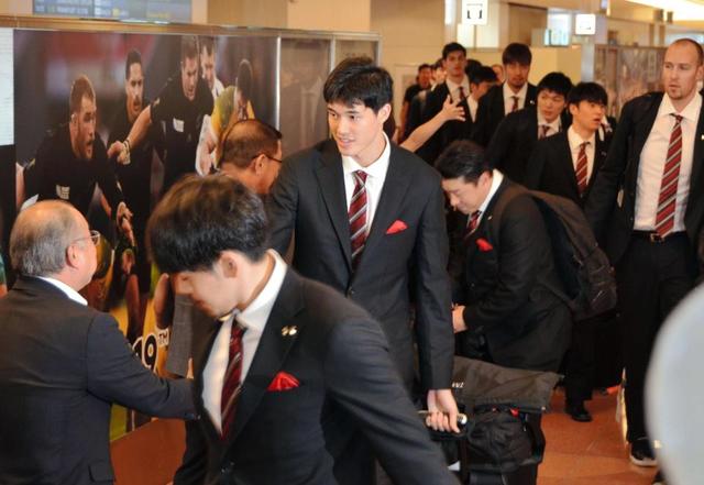 バスケ日本代表が帰国　八村頼み脱却が急務…五輪での巻き返しへ危機感