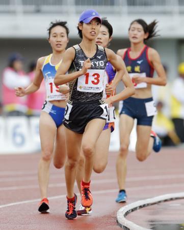 　成年女子５０００メートル決勝　１５分３４秒３８で優勝した東京・広中璃梨佳（１３）＝茨城県笠松運動公園陸上競技場