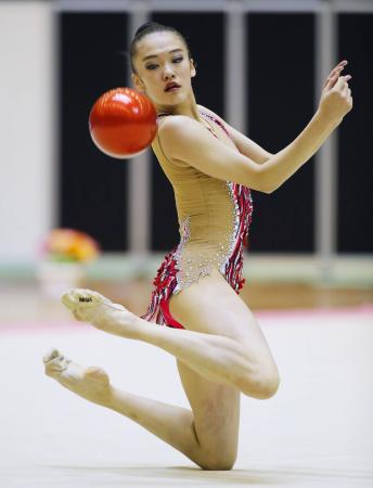 新体操、喜田が女子個人前半首位全日本選手権第１日