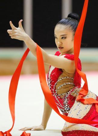 　女子個人総合で優勝した喜田純鈴のリボン＝千葉ポートアリーナ