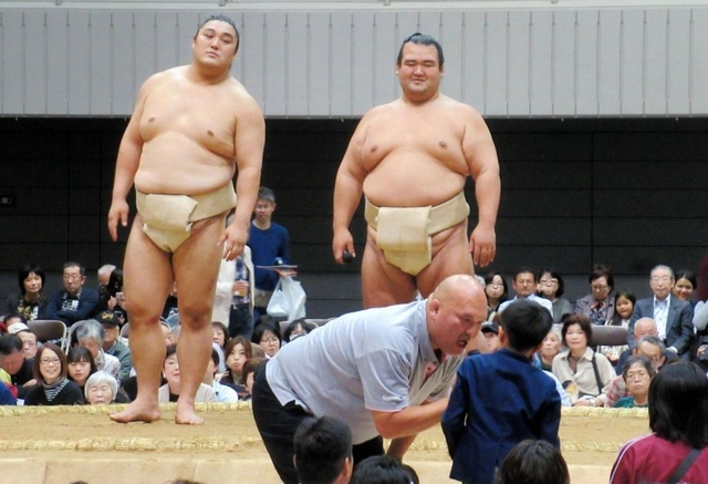 大相撲　広島巡業で子供らと「ふれあいコーナー」台風被災地へ“伝統”のたる募金も