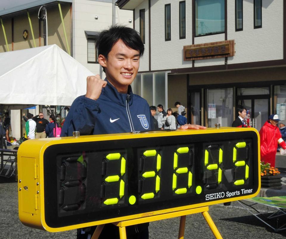 　５０キロ競歩を日本新記録で優勝し、東京五輪代表に内定した川野将虎