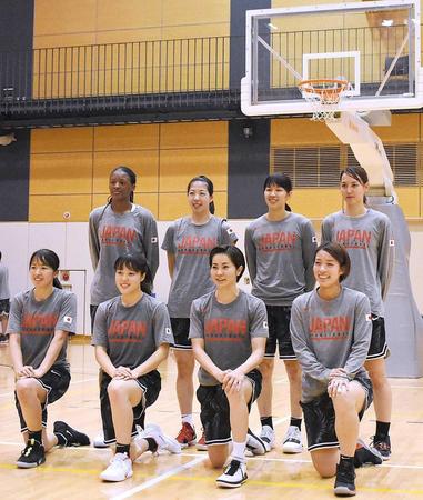 　３人制女子日本代表合宿に参加した（前列左から）三好南穂、山本麻衣、伊集南、篠崎澪（後列左から）馬瓜ステファニー、永田萌絵、内野智香英、田中真美子