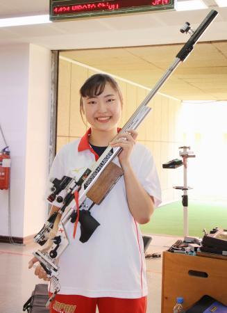 　女子ライフル３姿勢で東京五輪代表に決まり、笑顔の平田しおり＝ドーハ（共同）