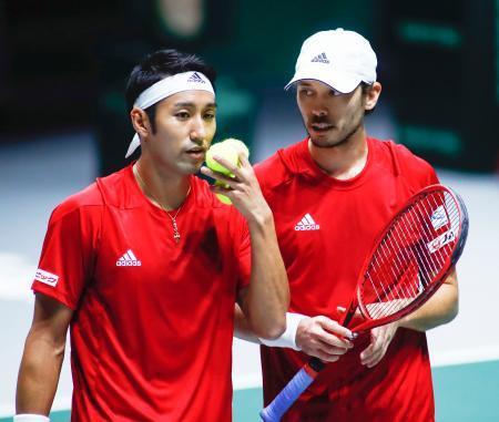 デ杯テニス、日本は仏に黒星発進新方式で開催の男子国別対抗戦